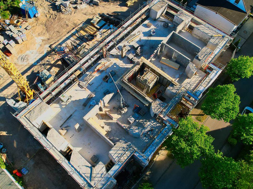 Luftaufnahme der Umbau-Baustelle am Hochbunker Koblenz